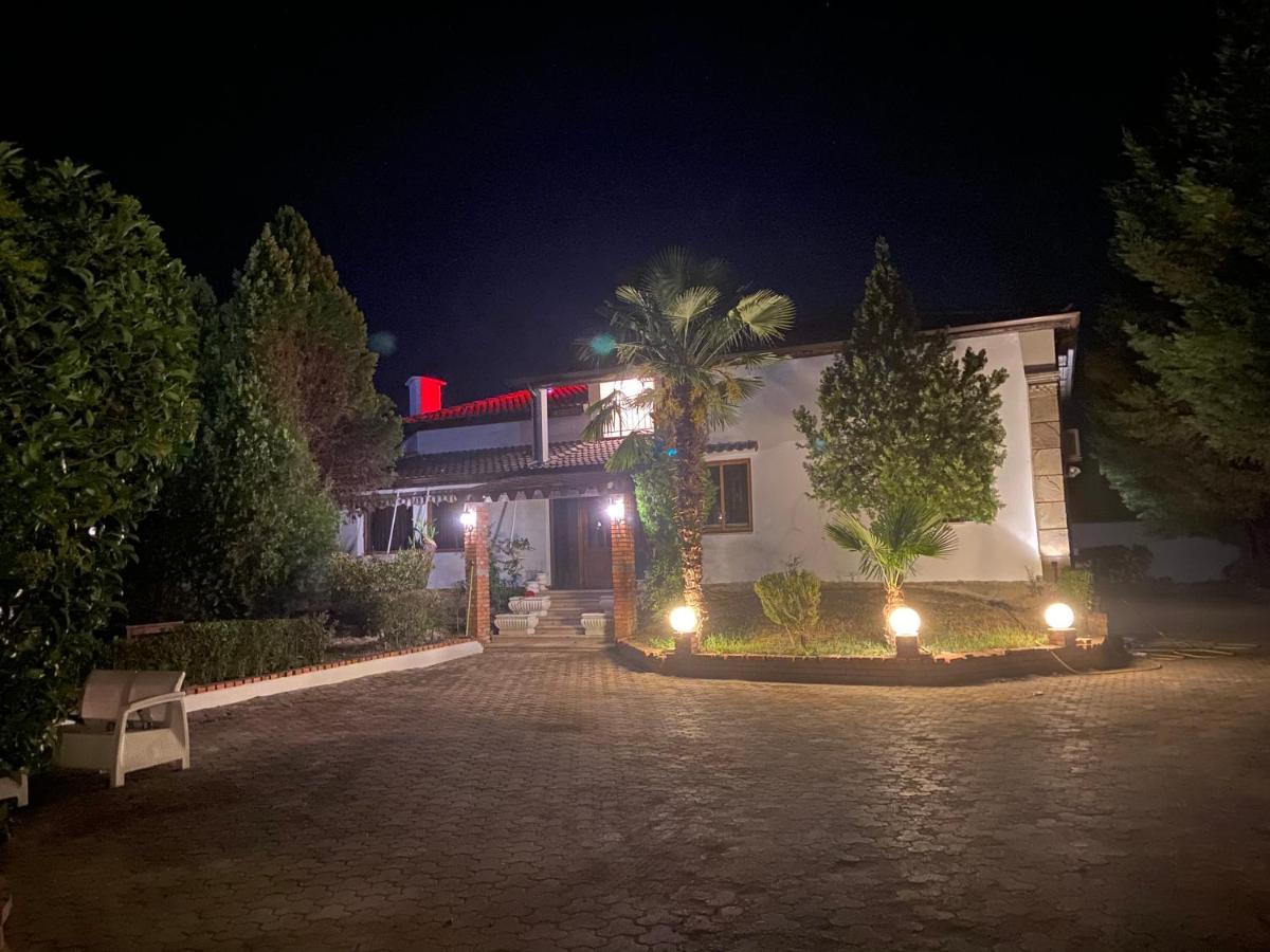 Hotel Paris Berat Exterior photo